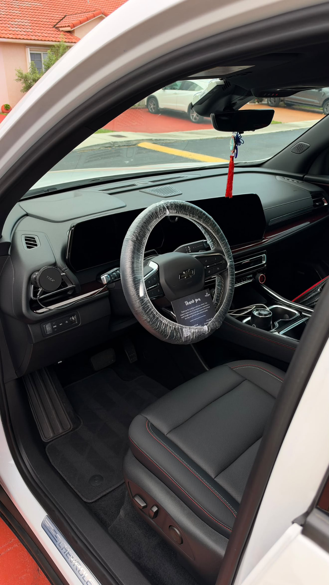 Chevy Traverse driver interior cleaned with a thank-you card on the wheel